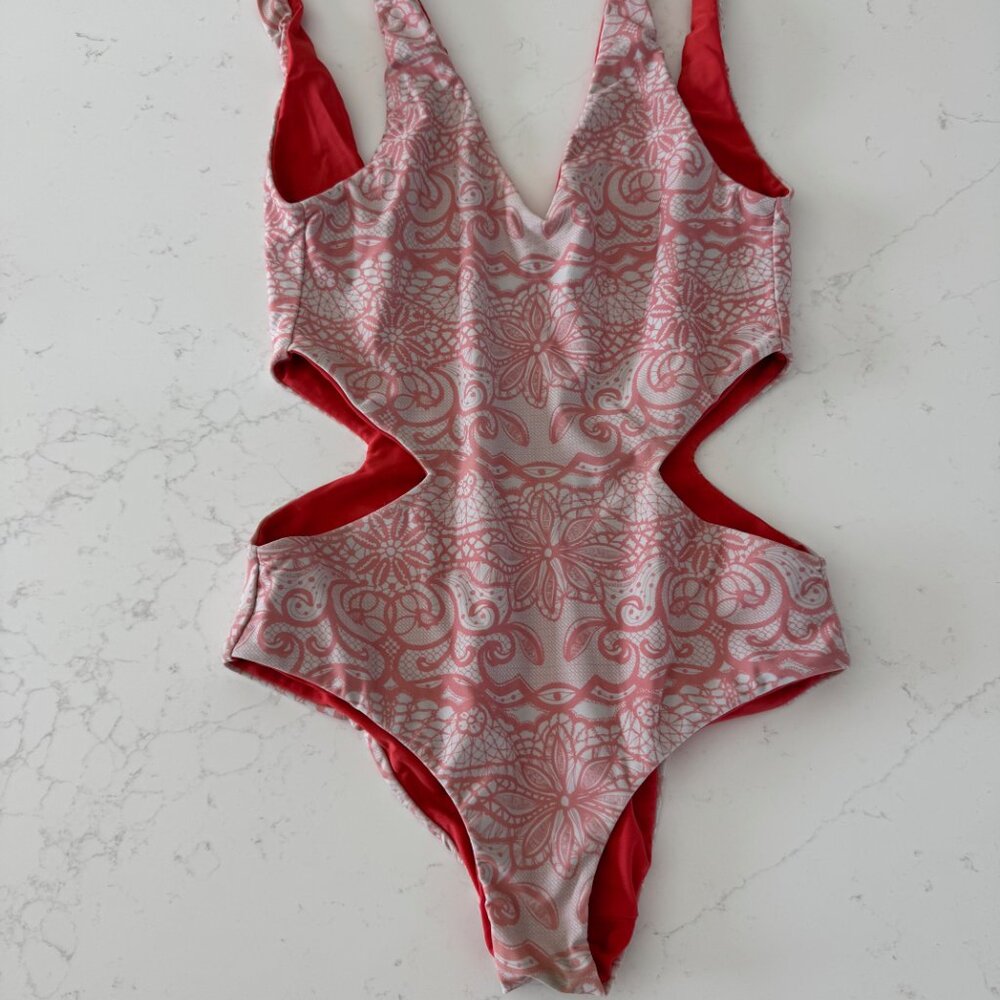 Reversible one piece swimsuit